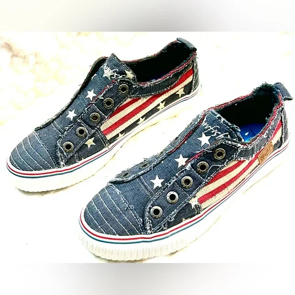 Blowfish Malibu Distressed USA Flag Stars Blue Slip On Sneakers women’s size 8 - Picture 2 of 9